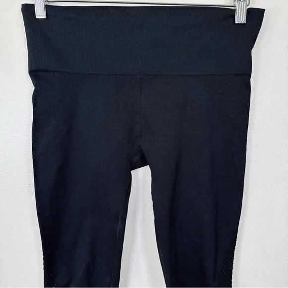 Athleta Breakthrough  Laser Cut Black Capri - Picture 3 of 15